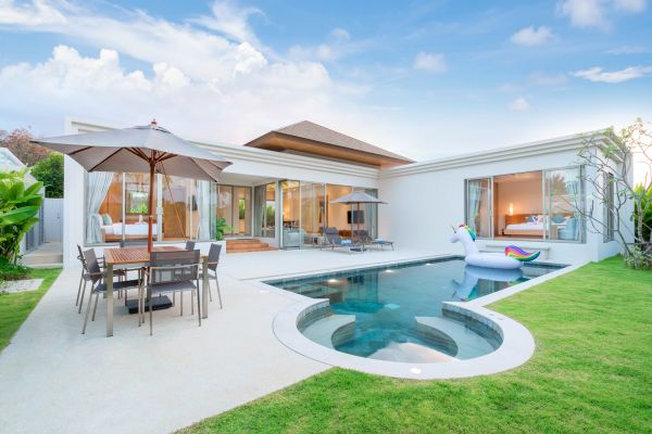 Pool Deck Pouring in Bel Air